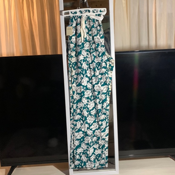 Green floral, pyjama pants, size large, Never Worn. - Picture 1 of 4